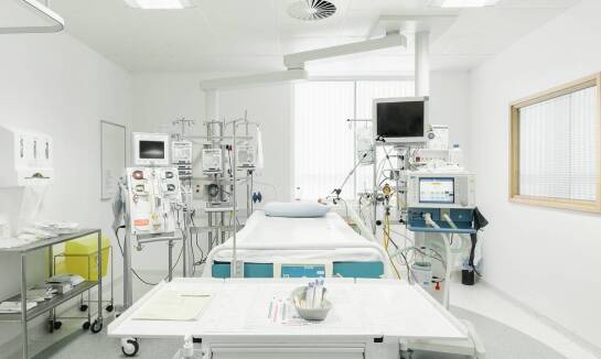 Łóżka rehabilitacyjne: kluczowe cechy i korzyści z użytkowania