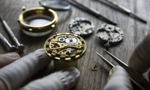 Jak dbać o zegarek po wymianie baterii w profesjonalnym serwisie?