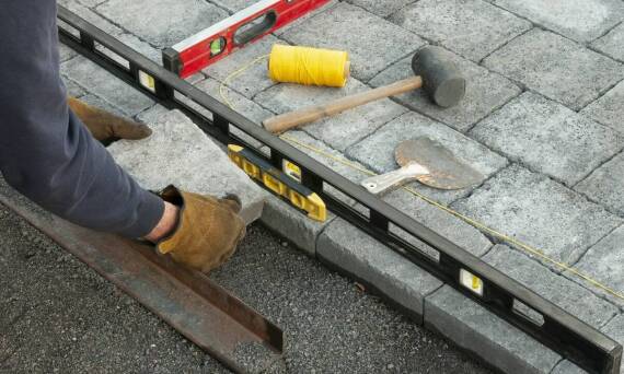 Jak właściwie konserwować blokady miejsc parkingowych?