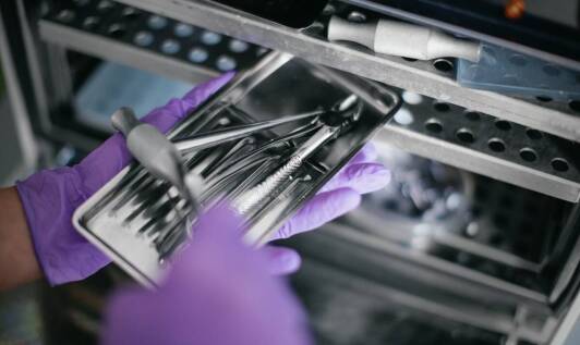 Bezpieczeństwo pacjenta z aftami podczas wizyty u dentysty