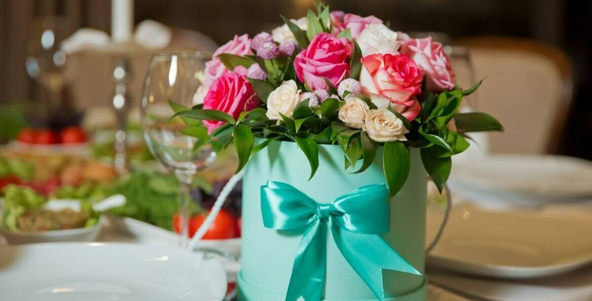 Zalety organizacji komunii w hotelu z dostępem do ogrodu i placów zabaw