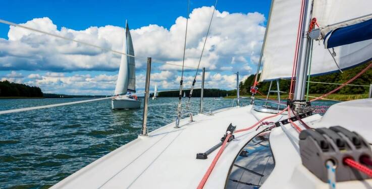 Kursy żeglarskie dla dorosłych – oferta ośrodka żeglarskiego