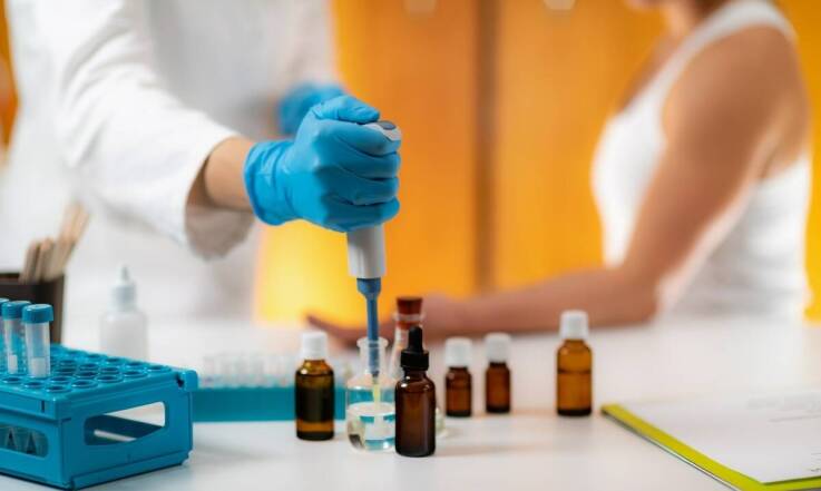 Jakie możliwości rozwoju daje produkcja perfum w małych ilościach?