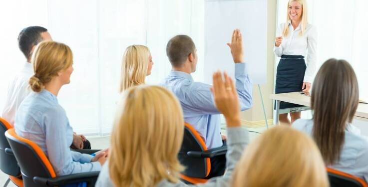 Znaczenie certyfikatów zdobytych podczas szkoleń okresowych dla pracowników służb bhp