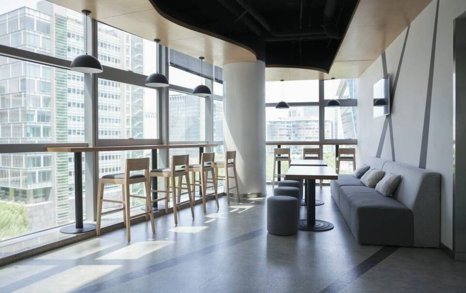 Projekty wnętrz z naciskiem na zrównoważony rozwój: ekologiczne rozwiązania