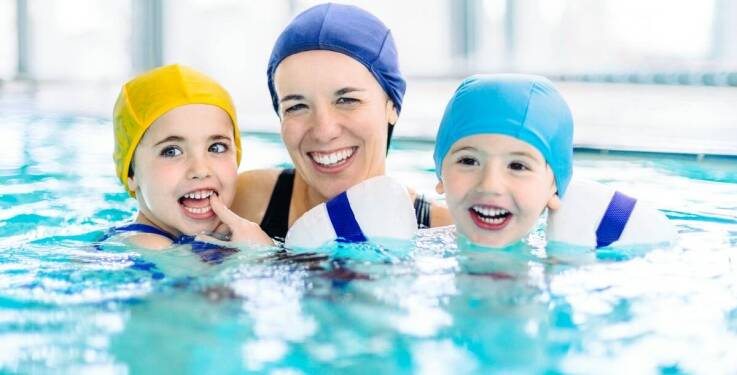 Jak nauka pływania wpływa na rozwój emocjonalny dzieci?
