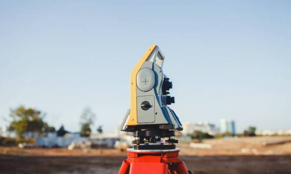 Jak geodeta wspiera proces połączenia działek w regionie Raszyn?