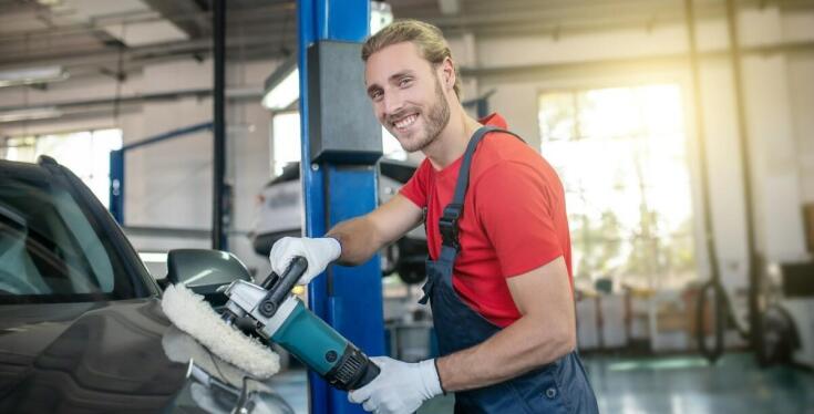 Dlaczego kompleksowa obsługa blacharsko-lakiernicza jest kluczowa po kolizji?