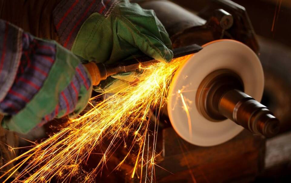 Szlifierki stołowe – nieodzowny element wyposażenia każdego warsztatu