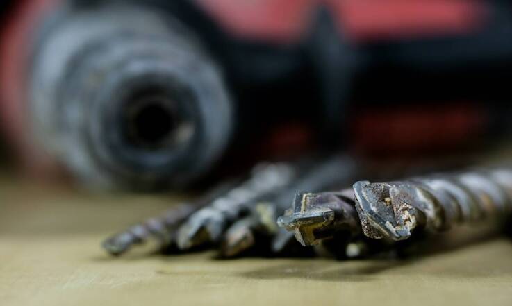 Jakie akcesoria dodatkowe są dostępne przy zakupie wiertnicy?