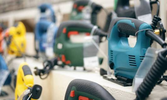 Zastosowanie pił łańcuchowych akumulatorowych w pracach ogrodniczych