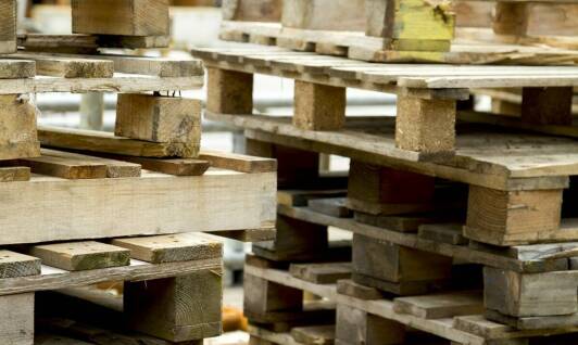 Dlaczego palety o niestandardowych wymiarach mogą być kluczowe dla Twojej branży?