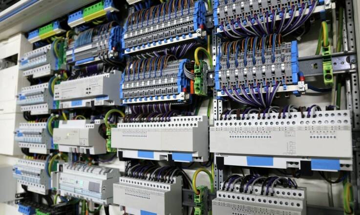 Rola ochronników przepięciowych w zabezpieczaniu instalacji domowej