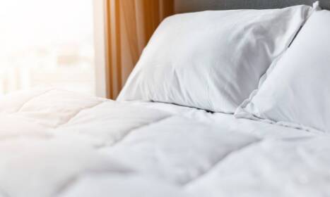 Jakie korzyści zdrowotne niesie ze sobą regularne używanie profilowanej poduszki ortopedycznej?