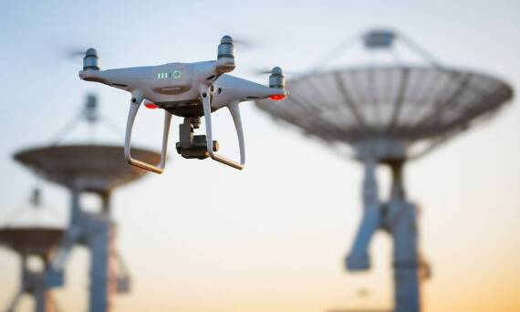 Przyszłość inspekcji budowlanych – innowacyjne usługi dronem w branży elektrycznej