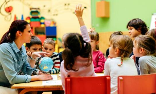 Jakie są różnice między kursami dla dzieci a dorosłych w kontekście sportowym?