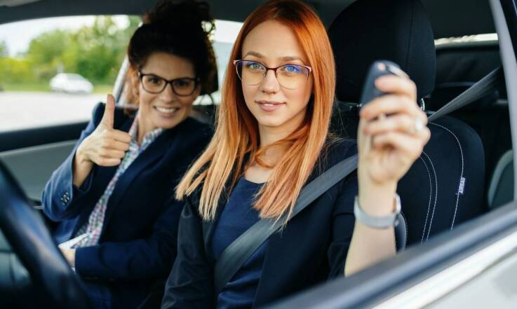 Rola nowoczesnych pojazdów w nauce jazdy doszkalającej