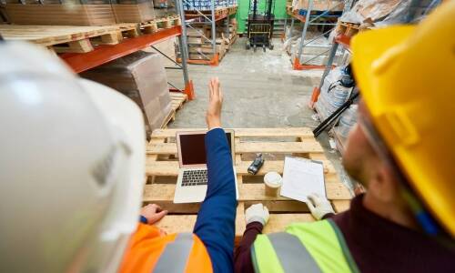 Rola skupu palet jednorazowych w logistyce magazynowej