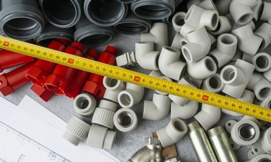 Montaż instalacji wodno-kanalizacyjnych w budynkach wielorodzinnych - wyzwania i korzyści