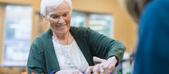 Komfortowe warunki mieszkaniowe dla seniorów w domach opieki