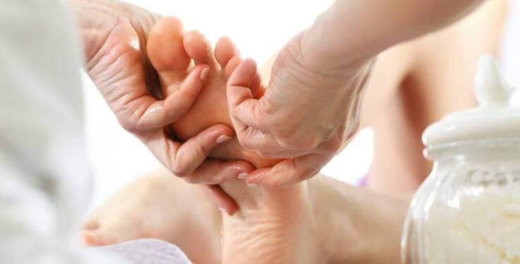 Dlaczego warto wybrać masaż stóp w przypadku problemów z krążeniem?