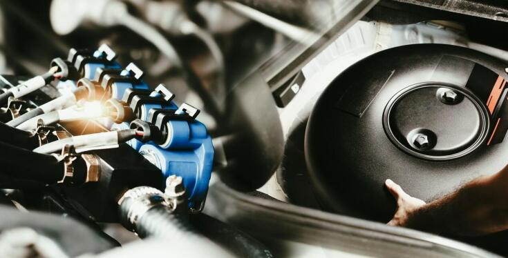 Jakie czynniki wpływają na koszt remontu silnika w serwisie?