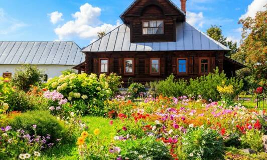 Zastosowanie metalowych kwiatów w architekturze krajobrazu