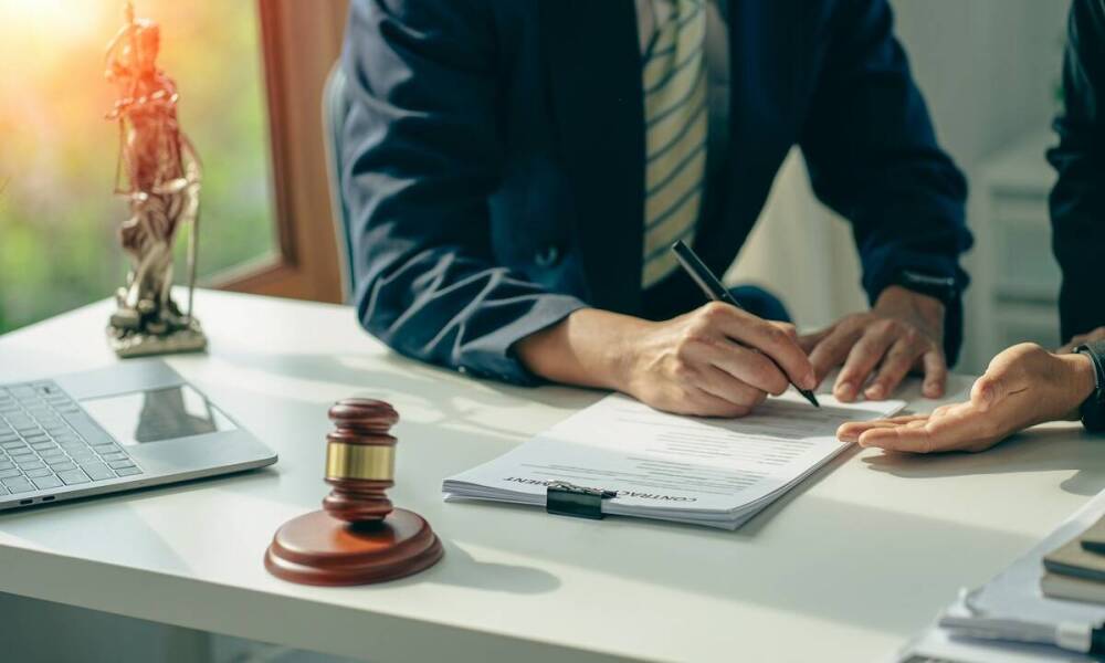 Rola adwokata w postępowaniu sądowym o odszkodowanie komunikacyjne