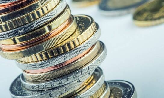 Dlaczego warto odwiedzać sklep numizmatyczny regularnie?