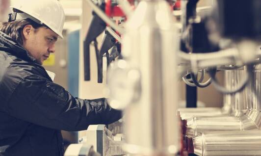 Jak przegląd instalacji elektrycznej wpływa na długoterminową trwałość systemów?