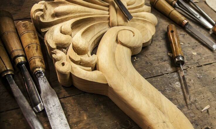 Stół do jadalni drewniany – jak dopasować go do nowoczesnych wnętrz?