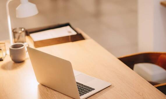 Jakie oświetlenie jest najlepsze do nauki przy biurku?