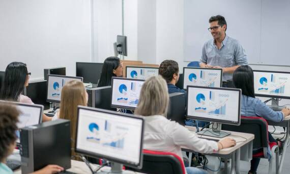 Jakie możliwości oferuje kurs Cisco CCNA dla techników wsparcia sieciowego?