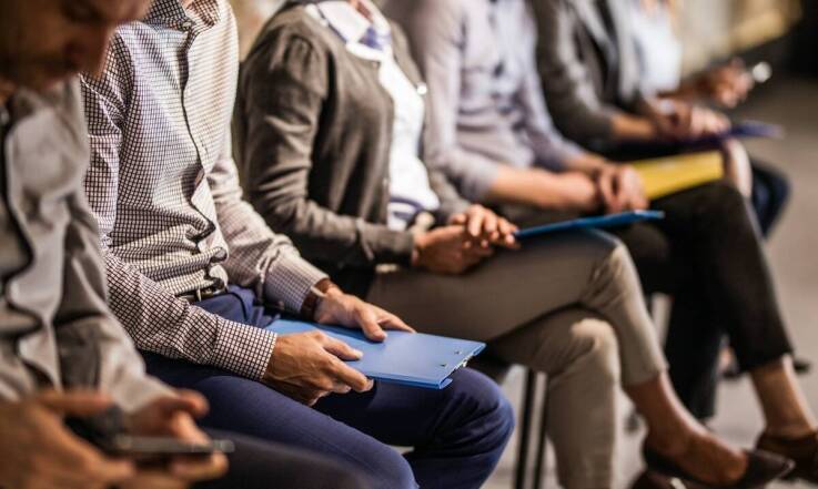 Jak CV na zamówienie może wspierać osoby powracające na rynek pracy?