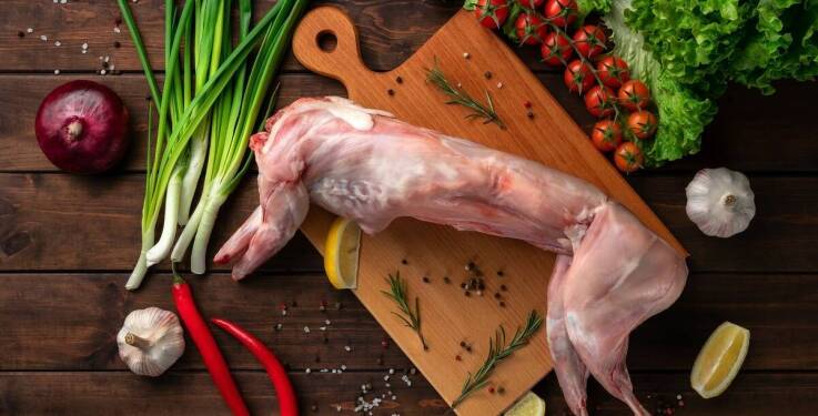 Jakie nowości sezonowe oferuje menu w Pizzerii 13 Zawoja?