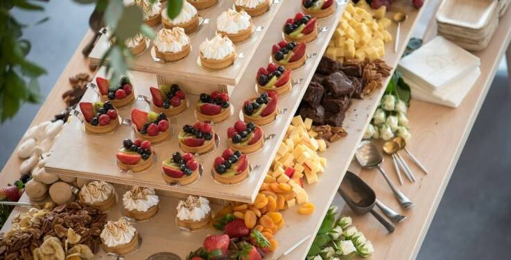 Jakie desery oferują restauracje na przyjęciach komunijnych?