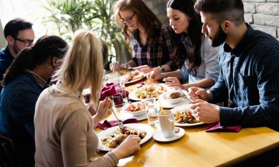 Dlaczego warto organizować imprezy okolicznościowe w restauracji specjalizującej się w kuchni polskiej?