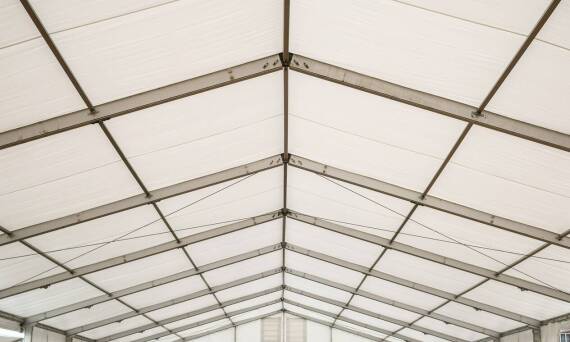 Różnorodność zastosowań poliwęglanu komorowego w architekturze