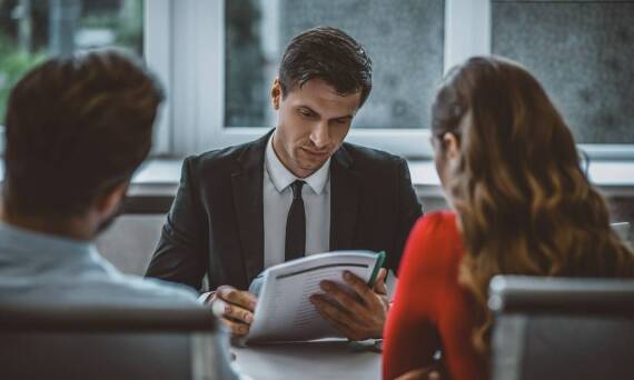 Jakie są kluczowe kroki w procesie windykacji należności z pomocą adwokata?