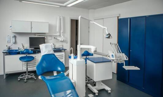 Bezpieczeństwo i skuteczność zabiegów chirurgicznych stomatologicznych