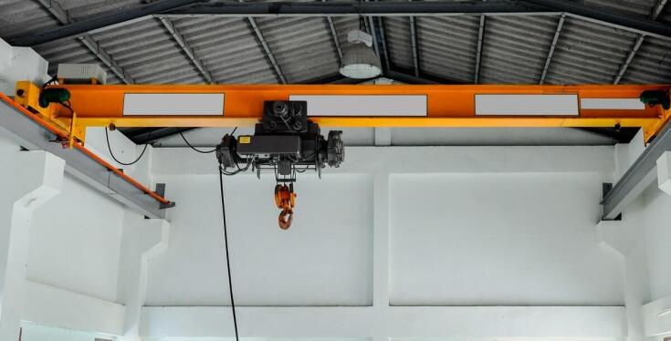 Poradnik doboru wciągnika łańcuchowego dla przemysłu ciężkiego