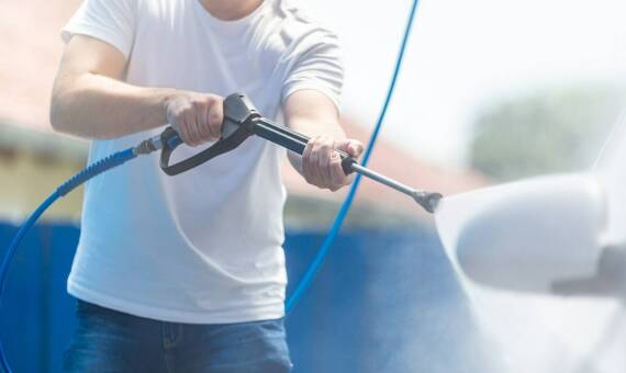 Jak ciśnieniowe czyszczenie kanalizacji pomaga w utrzymaniu drożności rur?