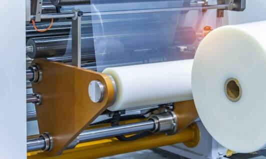 Jak technologia formowania próżniowego wpływa na redukcję odpadów produkcyjnych?