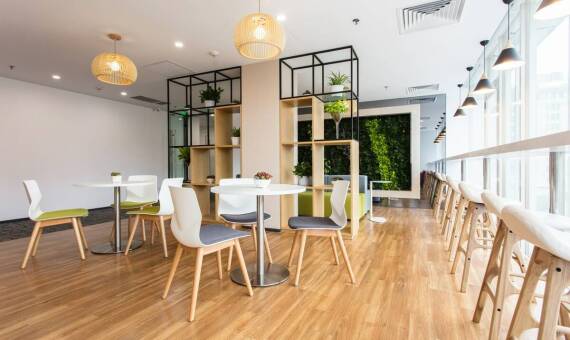 Jak producent wyrobów z plastiku wspiera innowacje w branży oświetleniowej?