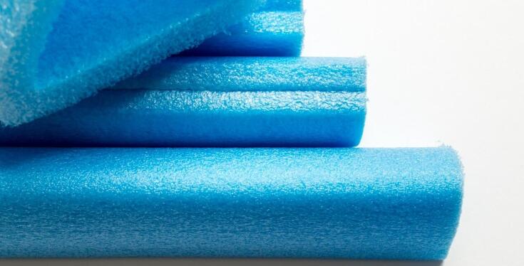 Jak otuliny wpływają na efektywność energetyczną instalacji w budynkach?