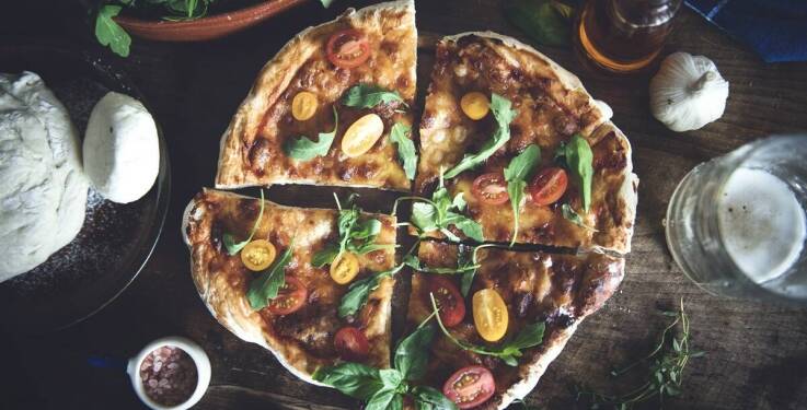 Pizza Tychy: Jak proces dojrzewania ciasta wpływa na smak?