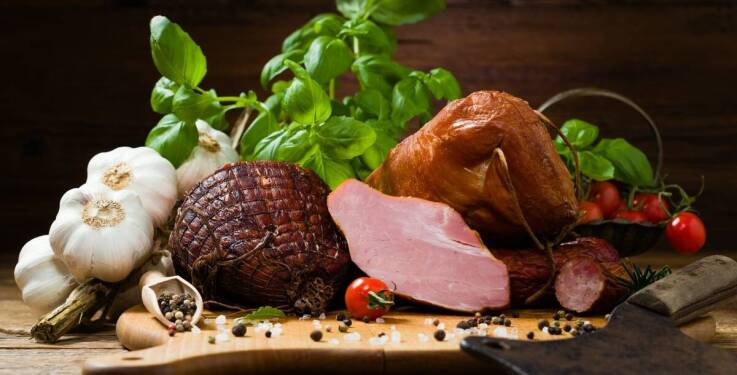 Wpływ lokalnych tradycji na jakość naszych wędlin