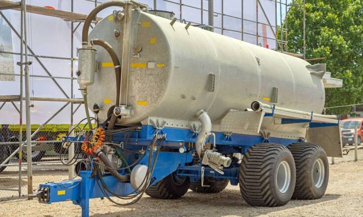 Wywóz szamba – jakie wymagania prawne należy spełnić?