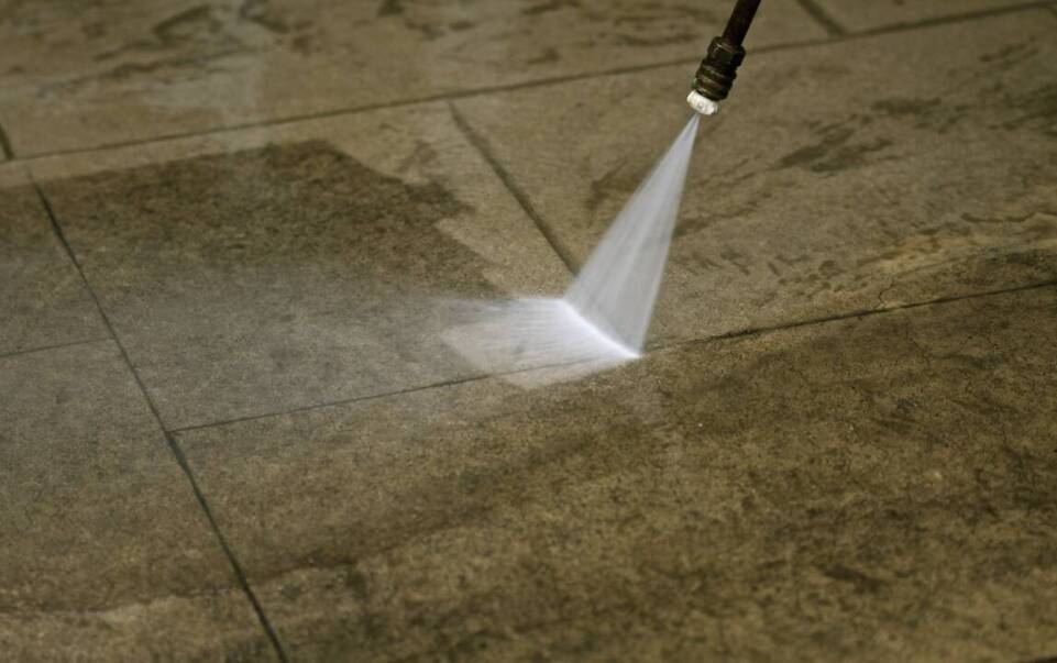 Dlaczego warto zainwestować w myjki ciśnieniowe w przemyśle?