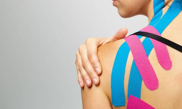 Jak terapia taśmowa może wspierać osoby z zaburzeniami równowagi?